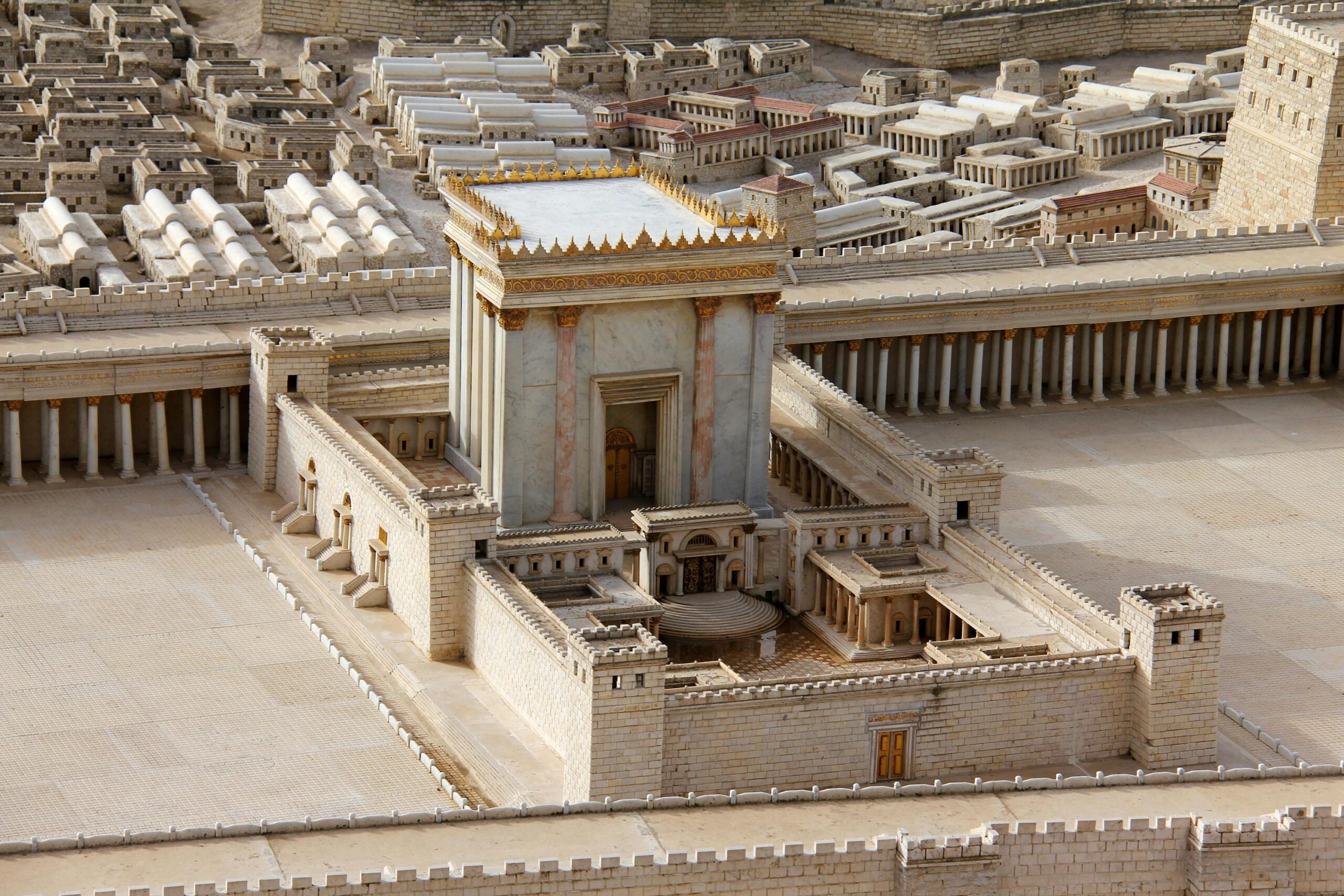 Luke 21:1-4 Meaning: The Widow's Offering and Sacrificial Giving ...